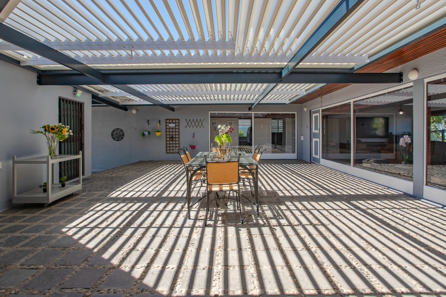 5 Bedroom Property for Sale in Uitsig Western Cape
